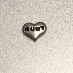 Origami Owl “AUNT” heart charm